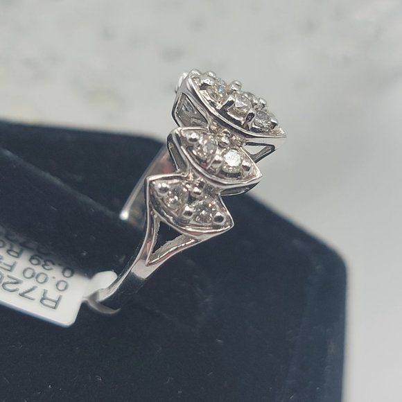 14K White Gold Diamond Ring - Picture 4 of 10